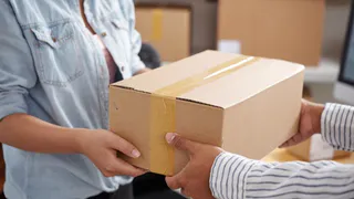 Жители Рязани начали получать посылки с гранатами