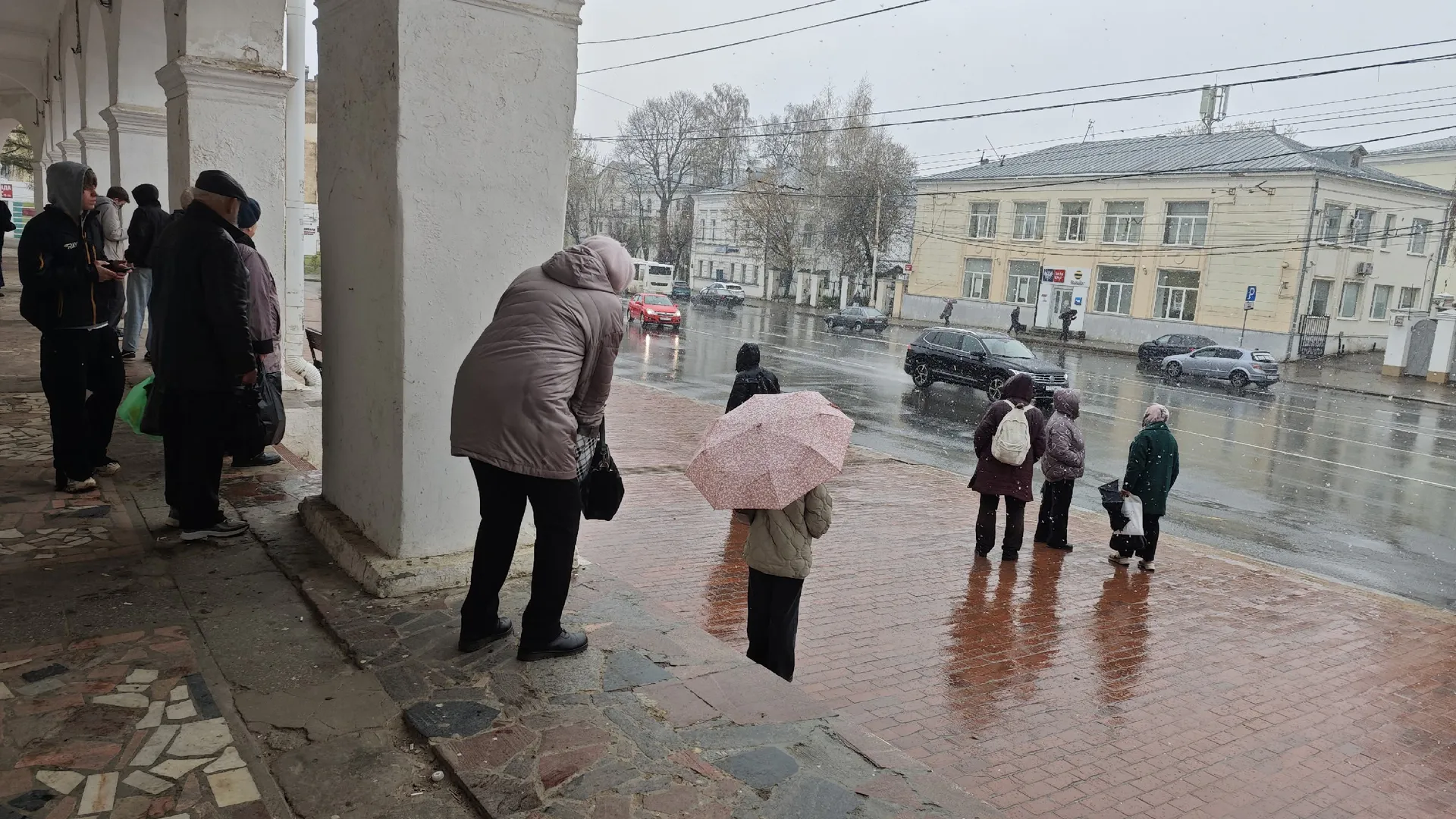 Эти 2 действия с обувью после дождя необходимы: как спасти кожаную пару от деформации и мерзкого запаха