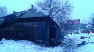 Шесть месяцев жители дома в Ершово дышат гарью и ждут ремонта