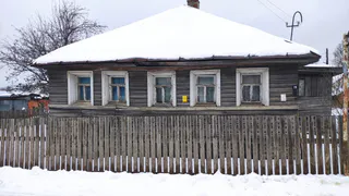 Купил дом в глуши за сущие копейки и перебрался из города: соседка сказала "Только не топи печь" - а я ослушался и пожалел