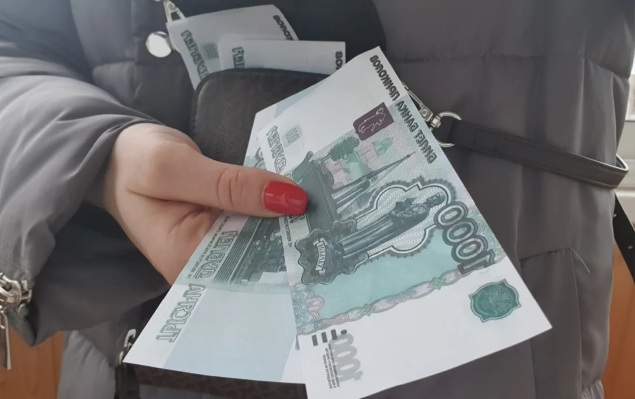 38-летняя жительница Рязани лишилась крупной суммы при покупке телефона