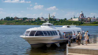 До Свияжска из Казани можно добраться по Волге за 40 минут: как съездить на «Метеоре» и вернуться в тот же день