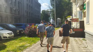 2 секунды при встрече - и мужчина как на ладони: этот жест выдает его реальное отношение к вам