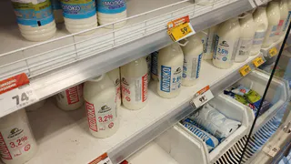 Это просто вода из-под крана с побелкой: Роскачество назвало худшие бренды молока — не покупайте даже со скидками