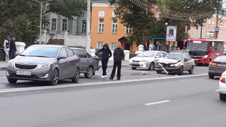 Осторожно, пробки: на улице Ленина произошло массовое ДТП