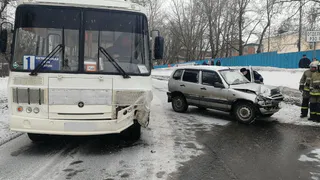 ДТП в Касимове: "Нива" выехала на встречку и столкнулась с автобусом