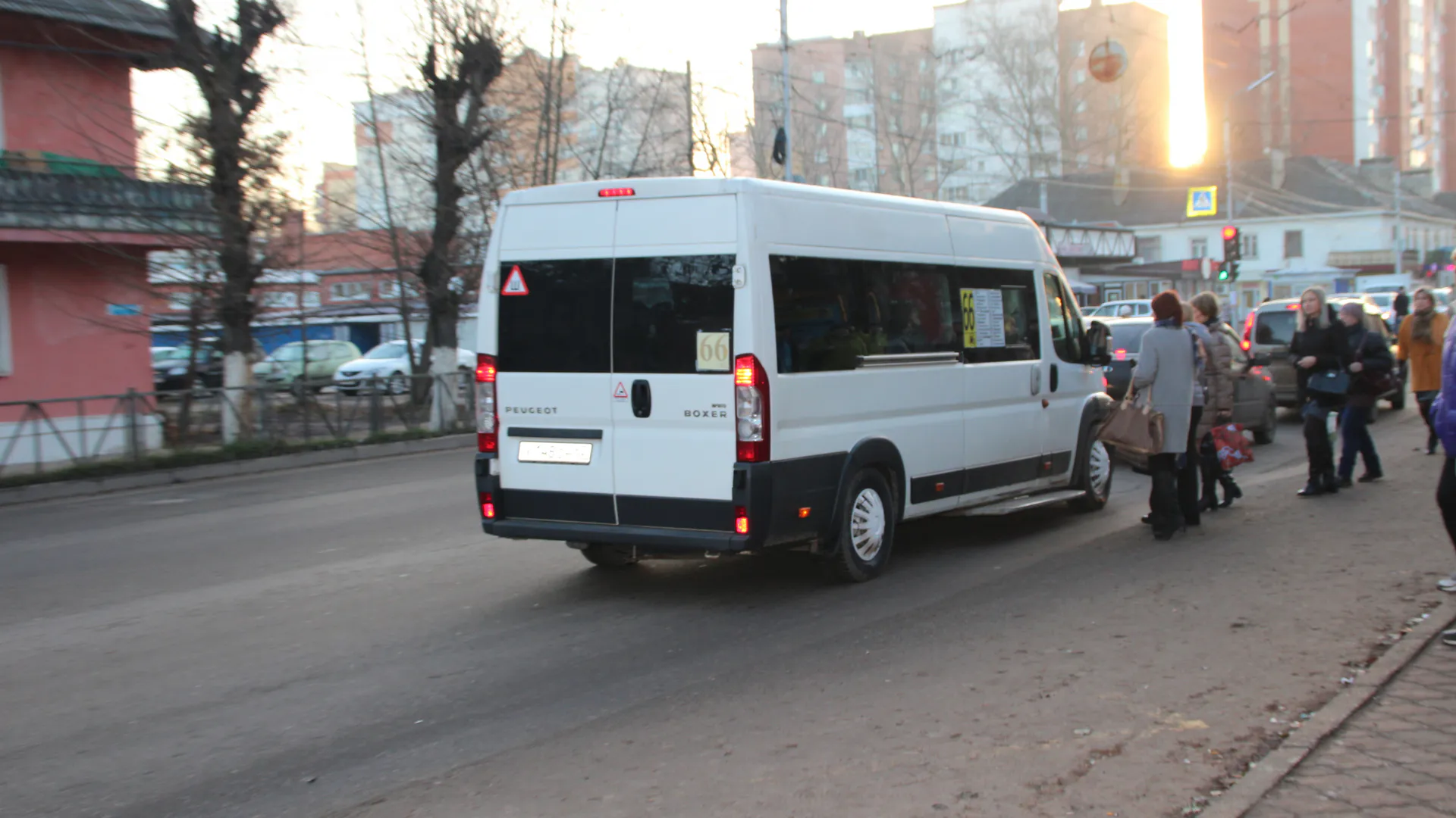 "Пассажиры падают на пол" - рязанка возмущена поведением водителя автобуса