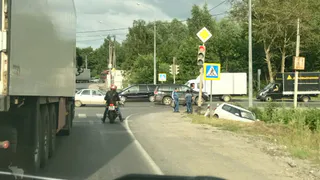 На Куйбышевском шоссе в Рязани "Шкода" улетела в кювет - комментарии ГИБДД