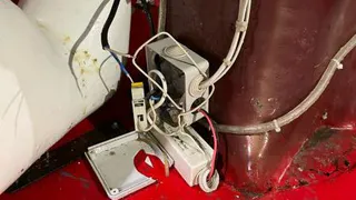 Жители Рязани 2 января нашли оголенные провода в новогодних декорациях