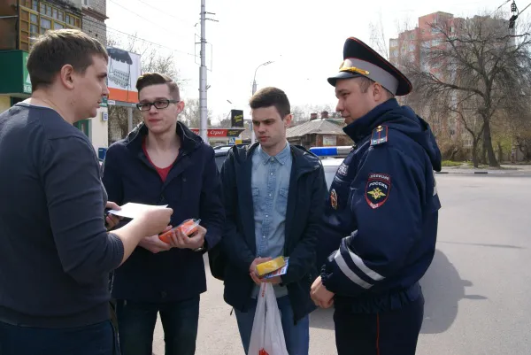 Рязанским водителям раздавали мочалки в надежде на то, что они будут содержать машины в чистоте