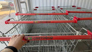Покупатели в Светофоре будто с цепи сорвались: везут полные тележки овощей и фруктов - вот почему огурцы за 170 руб стали хитом продаж