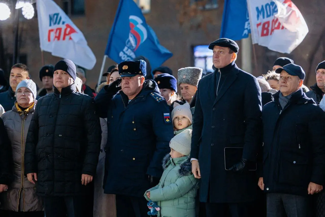 В Рязани почтили память героев: жители благодарят защитников, но напоминают о состоянии территории вокруг