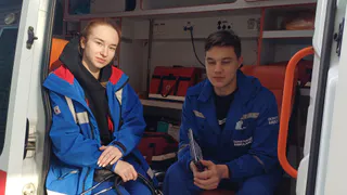 Медик с полувековым опытом оценила, как молодая бригада скорой помогла ее мужу