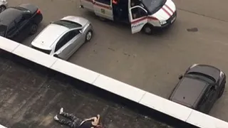 В Олимпийском городке из окна 13-го этажа выпал мужчина