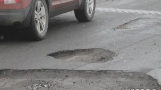 Администрация Рязани отчиталась: еще на 30 улицах заделали выбоины, большую часть ям просто засыпали щебнем