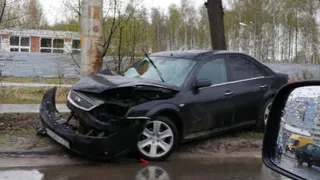 Влетел в столб: на улице Молодцова произошло ДТП