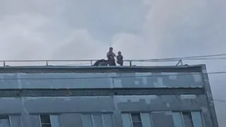 Жители Рязани засняли подростков на крыше многоэтажного дома в Дашково-Песочне