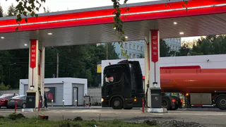 «Чёт-нечет» в Рязани: номера проверяют, а очереди не исчезают — как работает новая система на заправках