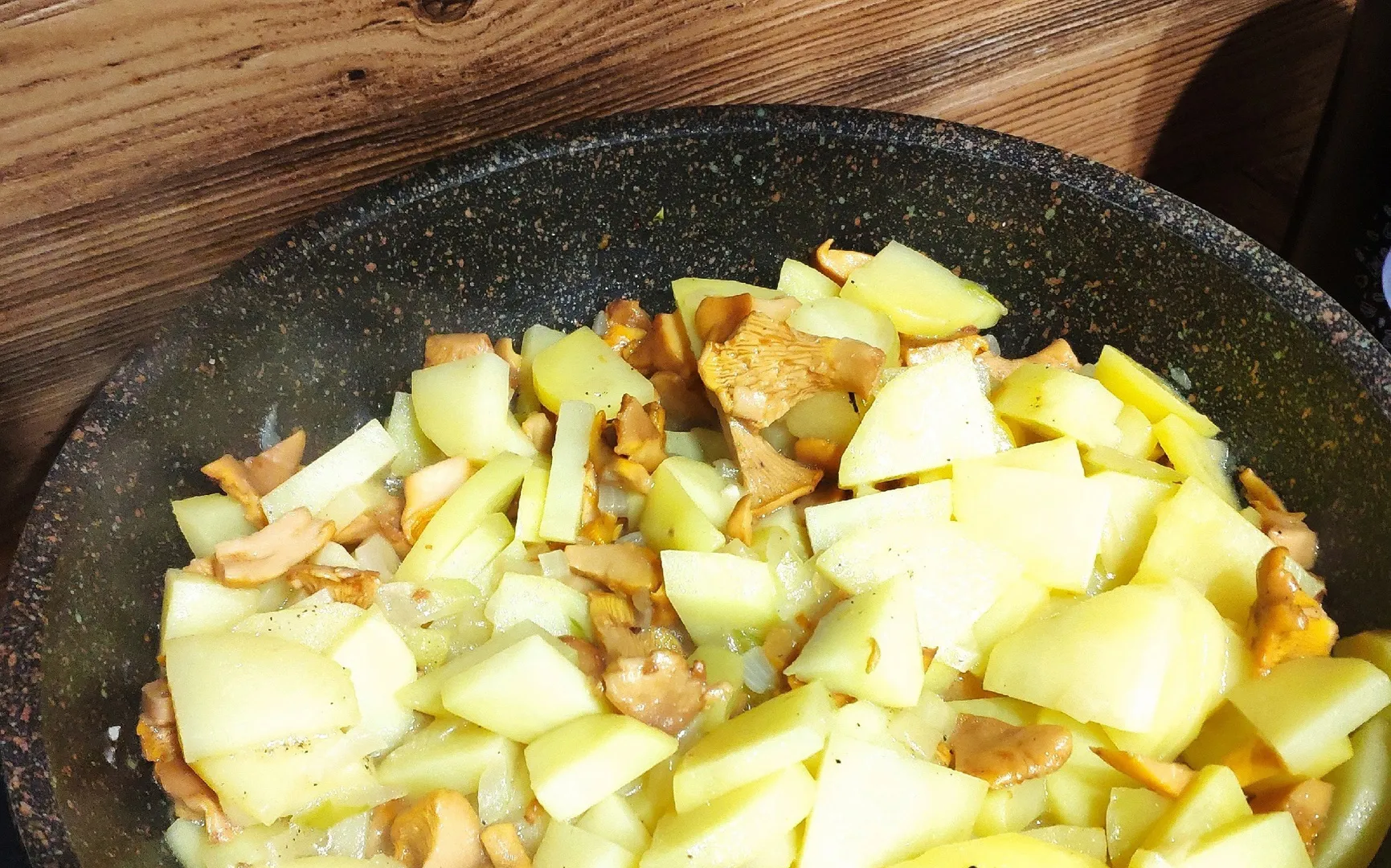 Вот зачем посыпать картофель мукой: кулинарная хитрость, о которой должны знать все хозяйки
