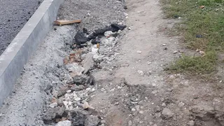 До первого несчастного случая - из-за разбитого тротуара людям приходится идти по проезжей части