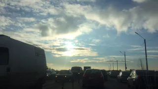 Утренняя пробка на Северной окружной. Очевидец сообщил о причине затора