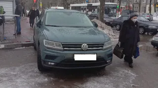 Мастера изящной парковки: подборка любителей тротуаров