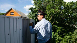 Рязанский скотник разъярился из-за денег и пошел на начальника с монтажкой 