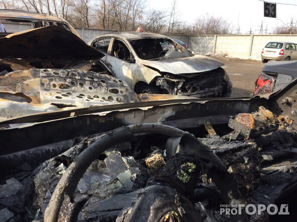Рязанцы спорят: кто возместит ущерб владельцам сгоревших автомобилей – поджигатель или владелец автостоянки?