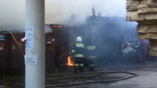 Репортаж с места событий: пожар около остановки "Дом Художника"