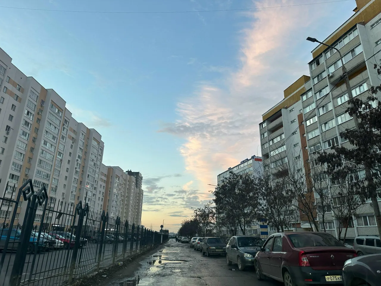 Рязанка угодила в почти полуметровую яму на перекрестке Вознесенской и Яхонтова