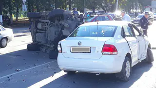 В Рязани на улице Новая в результате ДТП перевернулся Toyota Land Cruiser. Фото и видео с места происшествия