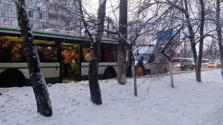В Канищеве скорая забрала упавшего в обморок пассажира автобуса