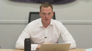 Губернатор Малков остался без бензина для мотоцикла после объезда пяти заправок 
