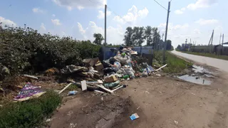 Жители Подвязья Рязанского района жалуются на невывезенный мусор