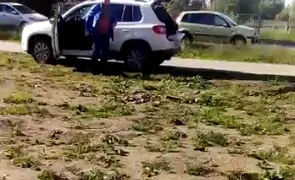 Не попался: Пьяный катался на машине по двору, но к приезду полиции скрылся
