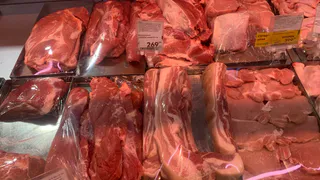 Спросил у продавца на рынке, почему мясо без цены почти на всех прилавках: делюсь услышанным