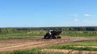 В Рязанском районе на сельхозземлях незаконно дробили стекло