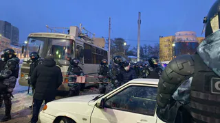 Люди постепенно расходятся: ситуация на площади победы к 17:30