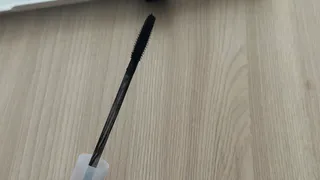 Засохшая тушь для ресниц и старая помада: 3 неожиданных способа применить их в быту, если вышел срок годности