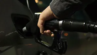 Водителей призвали заправляться впрок: ситуация на заправках преподнесет неприятный сюрприз с 4 мая