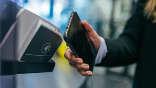 Теперь в банкоматах можно будет получить наличные с помощью смартфона