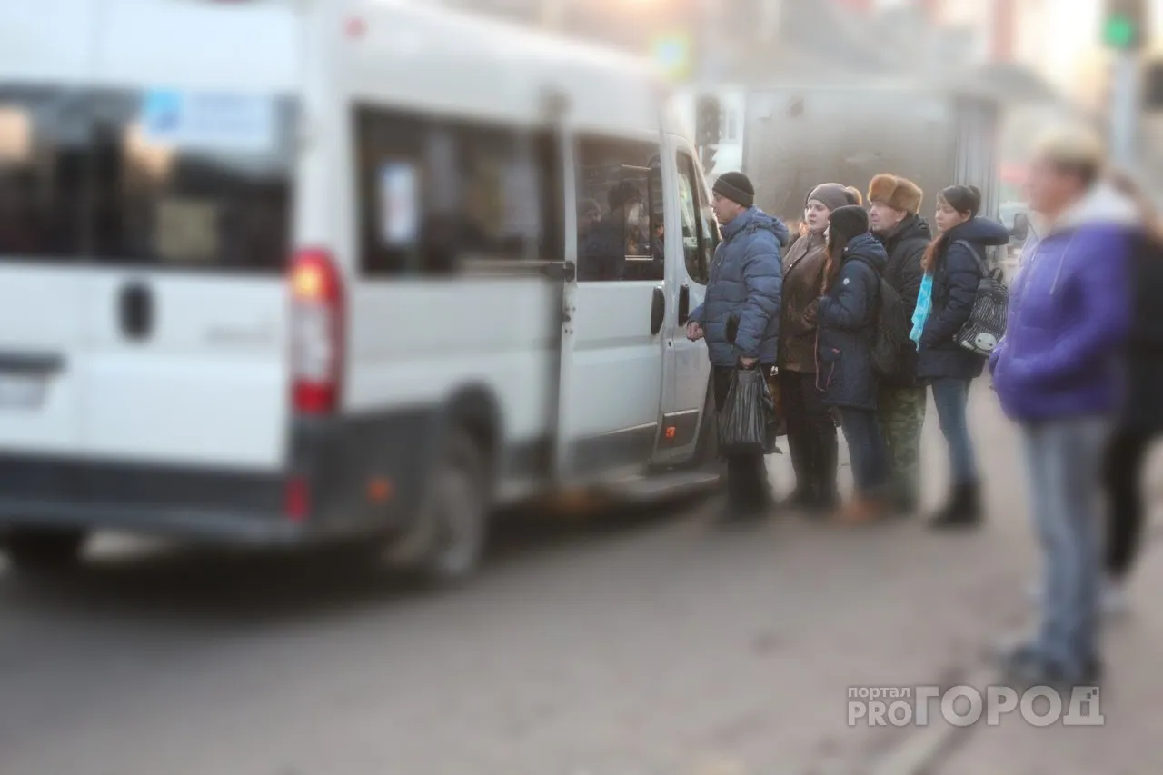 "Все проезжают мимо нас" - в Ворошиловке рязанцы берут маршрутки штурмом