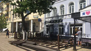 Ждем снятия ограничений: что думают сотрудники заведений на улице Почтовой