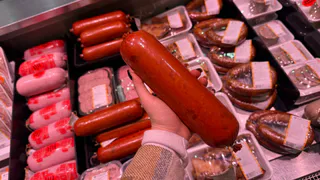 Берите сразу по 3 кило про запас: в этой колбасе - только 100% мясо и специи. Отменный вкус по бюджетной цене