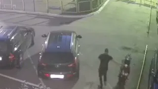 На улице Грибоедова в Рязани неизвестный опрокинул припаркованный мотоцикл