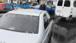 На улице Новосёлов столкнулись Хёндэ и Газель: видео с места ДТП