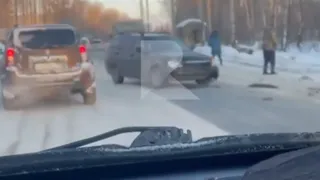 На Ряжском шоссе столкнулись две легковушки. Видео с места ДТП