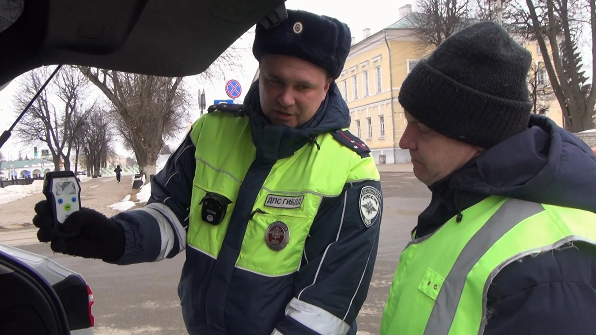 С 27 марта будут лишать прав на год за эти вещи в багажнике: водителей ждет сюрприз