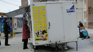 История с мясной автолавкой на улице Новаторов завершилась победой жильцов