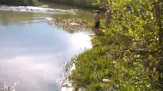 1 мая дети тайком купались в реке Плетенке